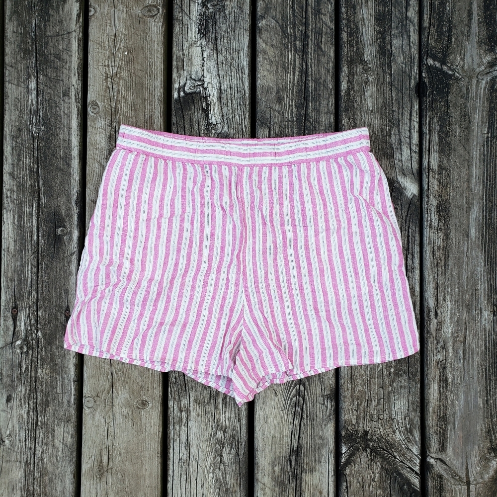 Universal Thread pink & white striped shorts size large in great condition